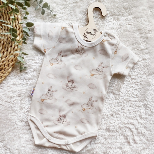 Body kr. rukáv, bavlna, zapínanie pri krku, Baby Nellys Králičkovia, krémové
